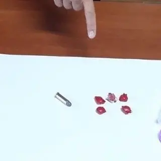 Con cocaina e un proiettile nell’officina, un arresto a Davoli
