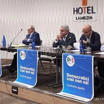 I “ricostituenti” del Pd in assemblea a Lamezia Terme: «In Calabria partito da rifondare» (VIDEO)