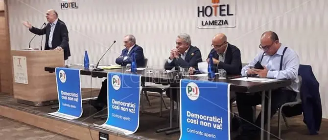 I “ricostituenti” del Pd in assemblea a Lamezia Terme: «In Calabria partito da rifondare» (VIDEO)