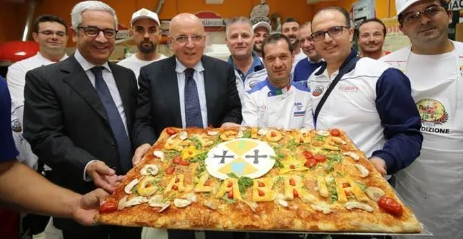 Rende, Oliverio ai pizzaioli: «siate ambasciatore di una Calabria laboriosa ed onesta»