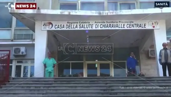 Chiaravalle Centrale, continua l’ occupazione dell'ex ospedale