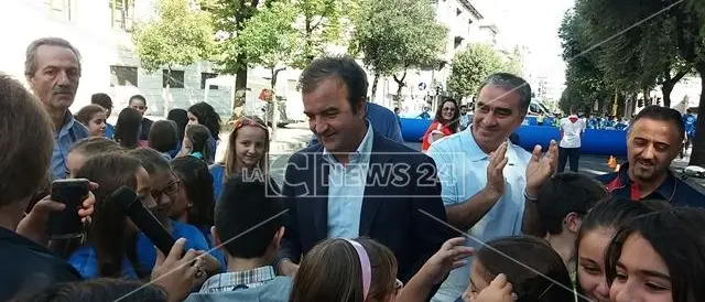 Cosenza, la giornata dello sport battezza la nuova isola pedonale di Via Misasi (VIDEO)