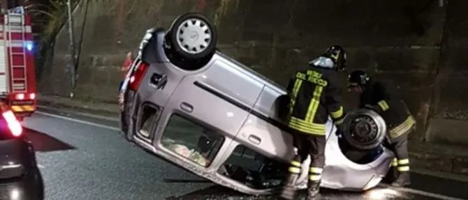 Catanzaro, si ribalta con l’auto su viale De Filippis: illeso