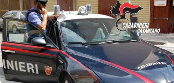 Catanzaro, lite tra due coniugi a Santa Maria: aggredito un carabiniere
