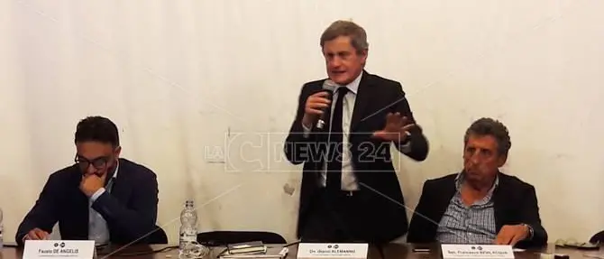 Gianni Alemanno a Vibo: «Italia svenduta a Ue e finanza internazionale» (VIDEO)