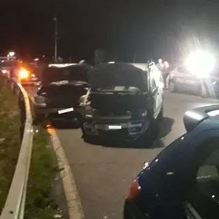 Catanzaro, scontro tra quattro auto: sei persone coinvolte