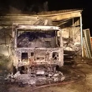 Decollatura, incendio nella notte: in fiamme mezzi di una ditta edile (VIDEO)