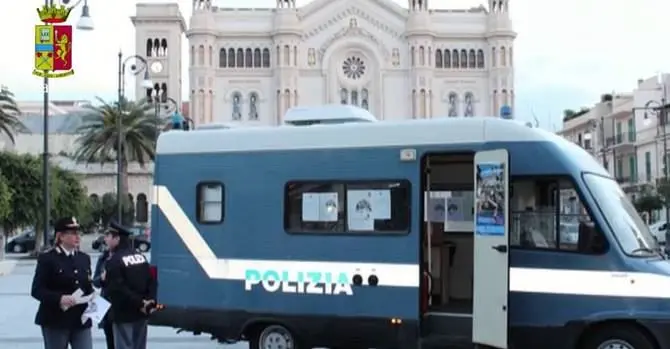 Reggio, la Polizia in camper contro la violenza di genere