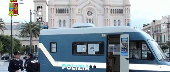 Reggio, la Polizia in camper contro la violenza di genere