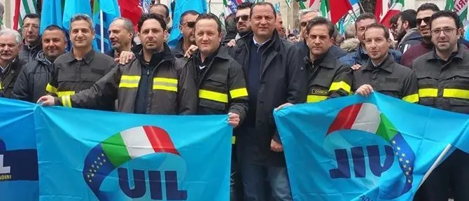 Pompieri precari ed emergenza incendi, Ferri (UIL) chiede ad Oliverio l’intervento di una legge regionale