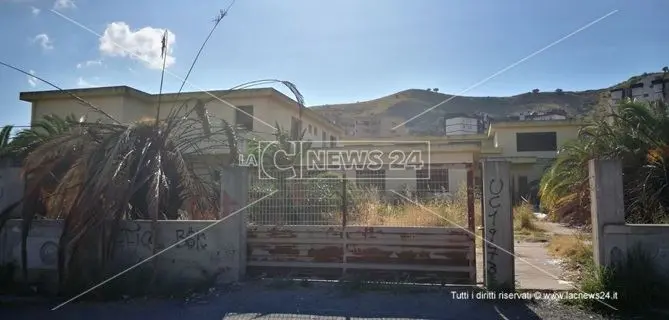 Catanzaro, centro di scolarizzazione in viale Isonzo: bloccato l'affidamento