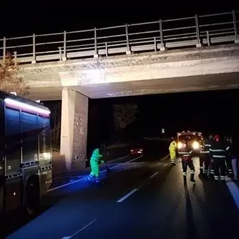 Piovono calcinacci, chiuso tratto statale 280 “Dei due Mari”