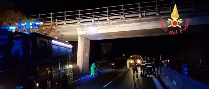 Piovono calcinacci, chiuso tratto statale 280 “Dei due Mari”