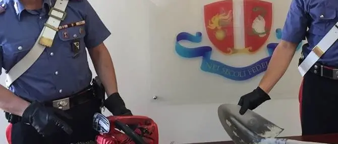 Caulonia, aggredisce il vicino con una motosega: 72enne in manette