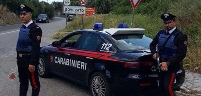 Catanzaro, insegue l'ex e la tampona con l'auto: un arresto