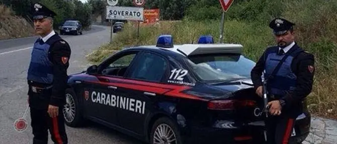 Catanzaro, insegue l'ex e la tampona con l'auto: un arresto