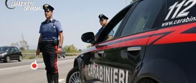 Aggredisce i carabinieri, un arresto a Zagarise (Foto)