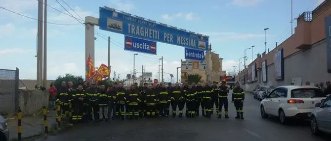 Protesta dei Vigili del fuoco a Villa San Giovanni