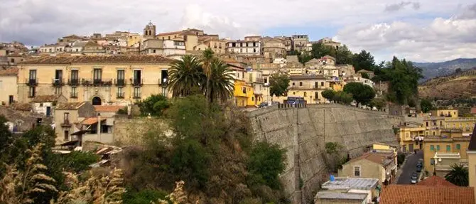 IL CASO | «Inadempiente». Cancellata la Pro Loco di Caulonia