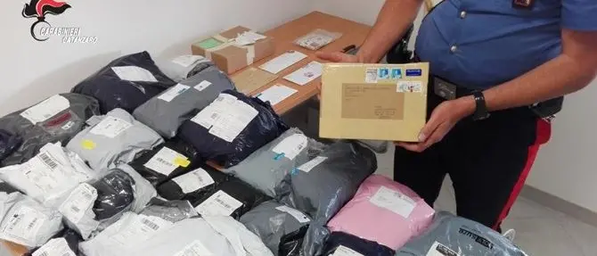 Lamezia, si appropriava del contenuto di pacchi: dipendente delle Poste in manette