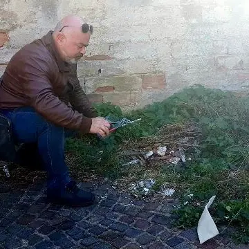 Cosenza, allarme droga. Decine di siringhe rimosse in pieno centro (FOTO)