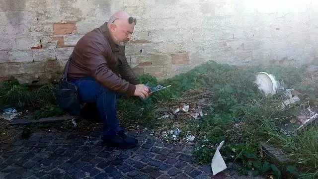 Cosenza, allarme droga. Decine di siringhe rimosse in pieno centro (FOTO)