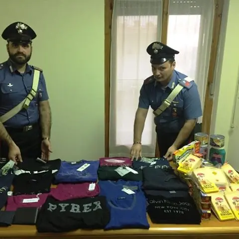 Rubano in negozi della costa tirrenica, arrestate tre donne di Cosenza