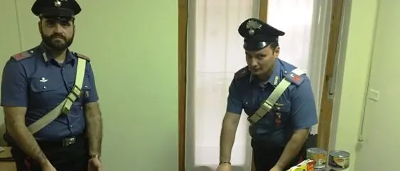 Rubano in negozi della costa tirrenica, arrestate tre donne di Cosenza