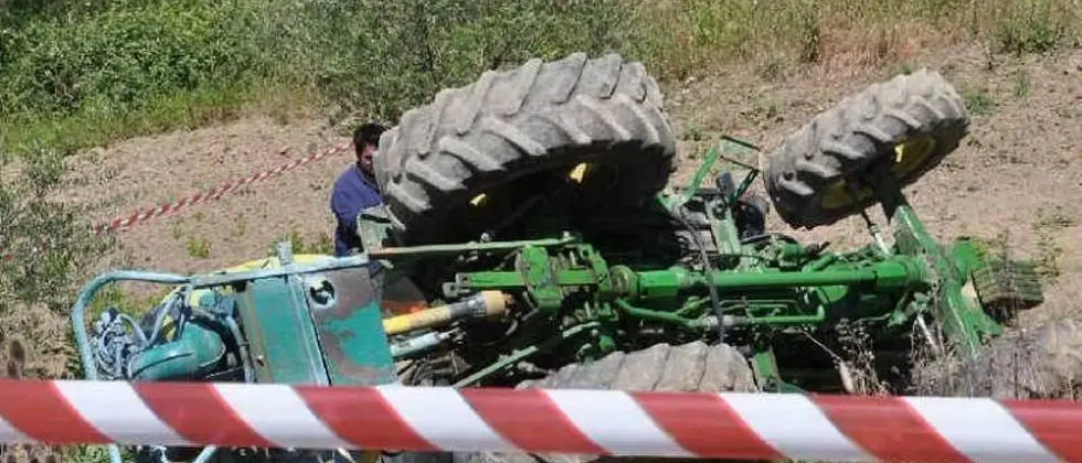 Tragedia a Polia, 53enne muore schiacciato da un trattore