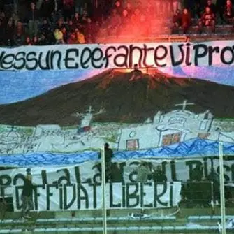 STRISCIONE DELLA VERGOGNA | Multa salatissima per la Reggina e chiusura della curva sud