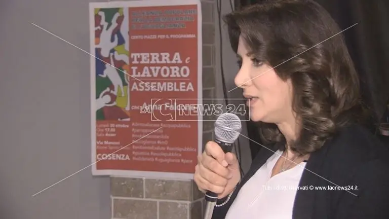 La proposta politica di Anna Falcone calamita l'attenzione della sinistra (VIDEO)