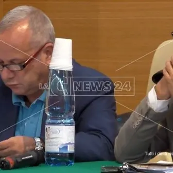 A Lamezia scontro tra maggioranza e opposizione: Mascaro: «Passeggiate». Zaffina: «No, disertiamo l'aula»