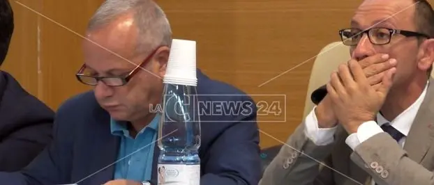 A Lamezia scontro tra maggioranza e opposizione: Mascaro: «Passeggiate». Zaffina: «No, disertiamo l'aula»