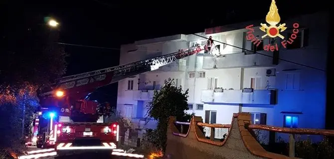 Catanzaro, scoppia un incendio in un appartamento a Santa Domenica (Foto)