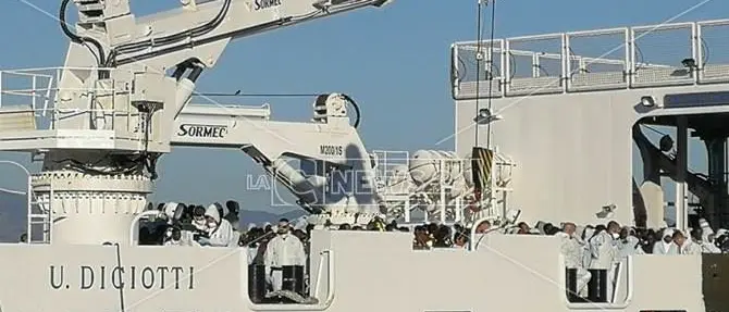 Sbarchi, al Porto di Reggio giunti 764 migranti