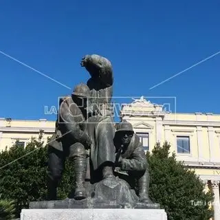 Catanzaro, celebrata la giornata dell’Unità nazionale e delle Forze armate (FOTO-VIDEO)