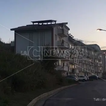 Pizzo, cade dal balcone di casa: interviene l'elisoccorso