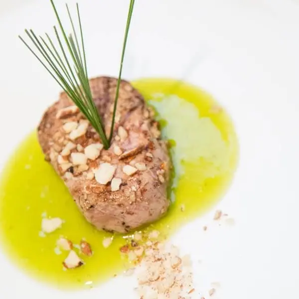 Filetto di maiale alpino, pinoli e mela verde