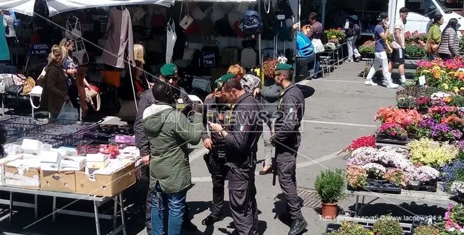 Catanzaro, mercato rionale di Lido: denunce e sequestri