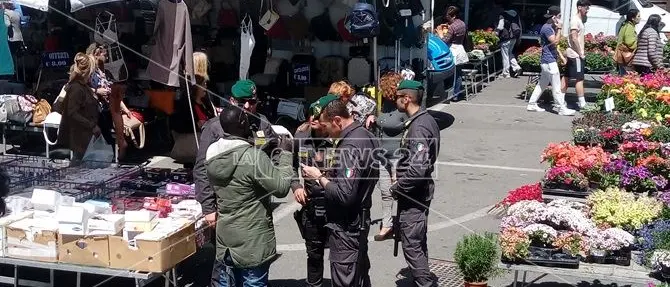 Catanzaro, mercato rionale di Lido: denunce e sequestri