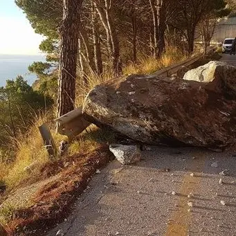 Tragedia sfiorata nel Vibonese: massi grandi come auto sulla 522 (VIDEO)