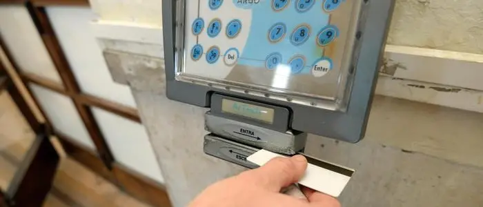 Alla Regione arriva (finalmente) il badge elettronico, ma Nesci punge: «Casta all’avanguardia»