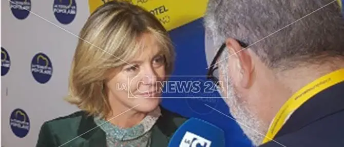 SANITÀ | La Ministra Lorenzin bacchetta Oliverio: «Si attenga alla legge»