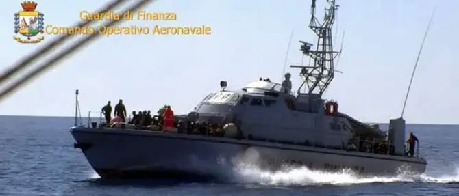 Intercettato veliero a largo di Capo Colonna, a bordo 58 migranti