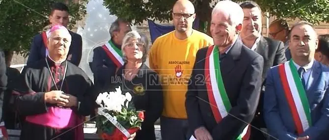 A Badolato 'l'albero della vita' per le vittime della SS 106 (VIDEO)