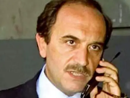 Ucciso dal fuoco amico a Baghdad, vent’anni fa la morte di Nicola Calipari: storia di un uomo che scelse il coraggio
