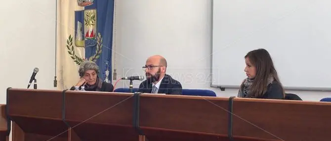 Furia Vestito contro Minniti e Di Bari: «Assassini della democrazia» (VIDEO)