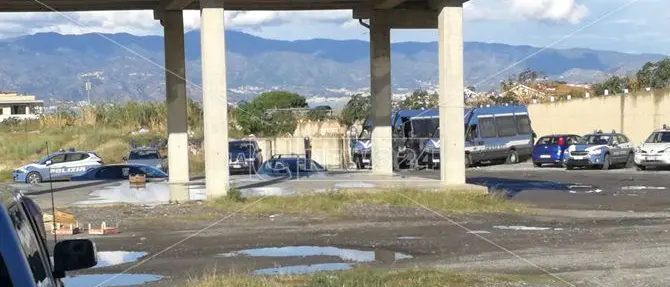 Blitz interforze al mercato agroalimentare di Reggio, disposto lo sgombero