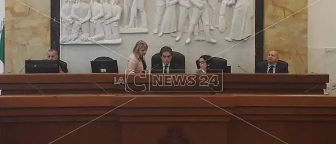 Città Metropolitana, bilancio varato tra mille polemiche (VIDEO)