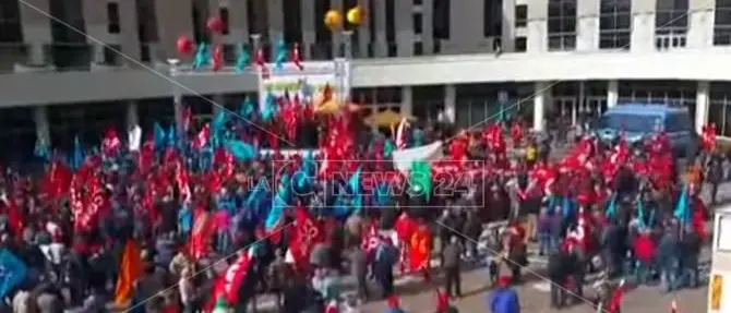 Protesta Cgil e Uil, ci sono anche i sindaci della Piana di Gioia Tauro